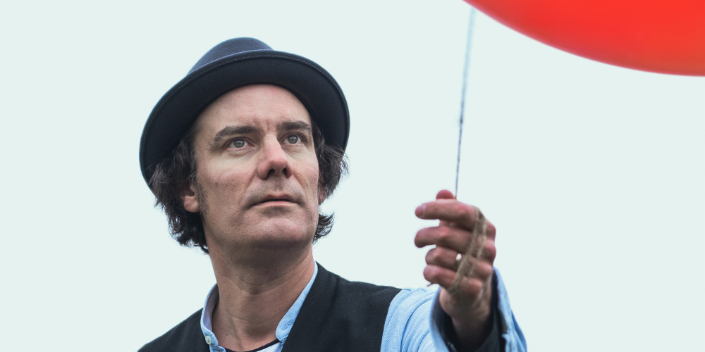 James Harries vydal novou desku, vyprodává koncerty a míří do Valmezu