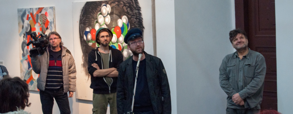 Malíř Jiří Kuděla vystavuje v galerii Kaple ve Valašském Meziříčí nejen abstraktně pojaté podobizny.