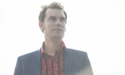 James Harries s novou image a novým albem na Malé scéně